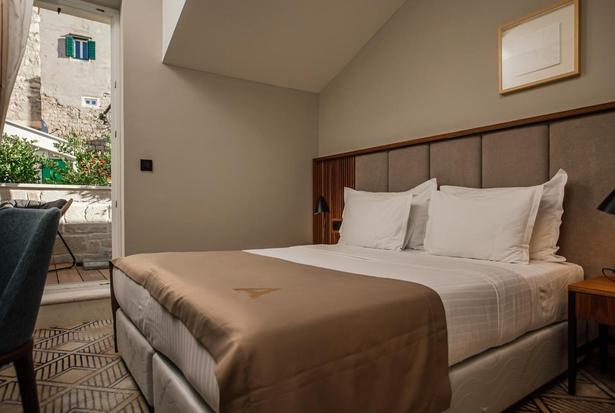 Armerun Heritage Hotel & Residences Шибеник Номер фото