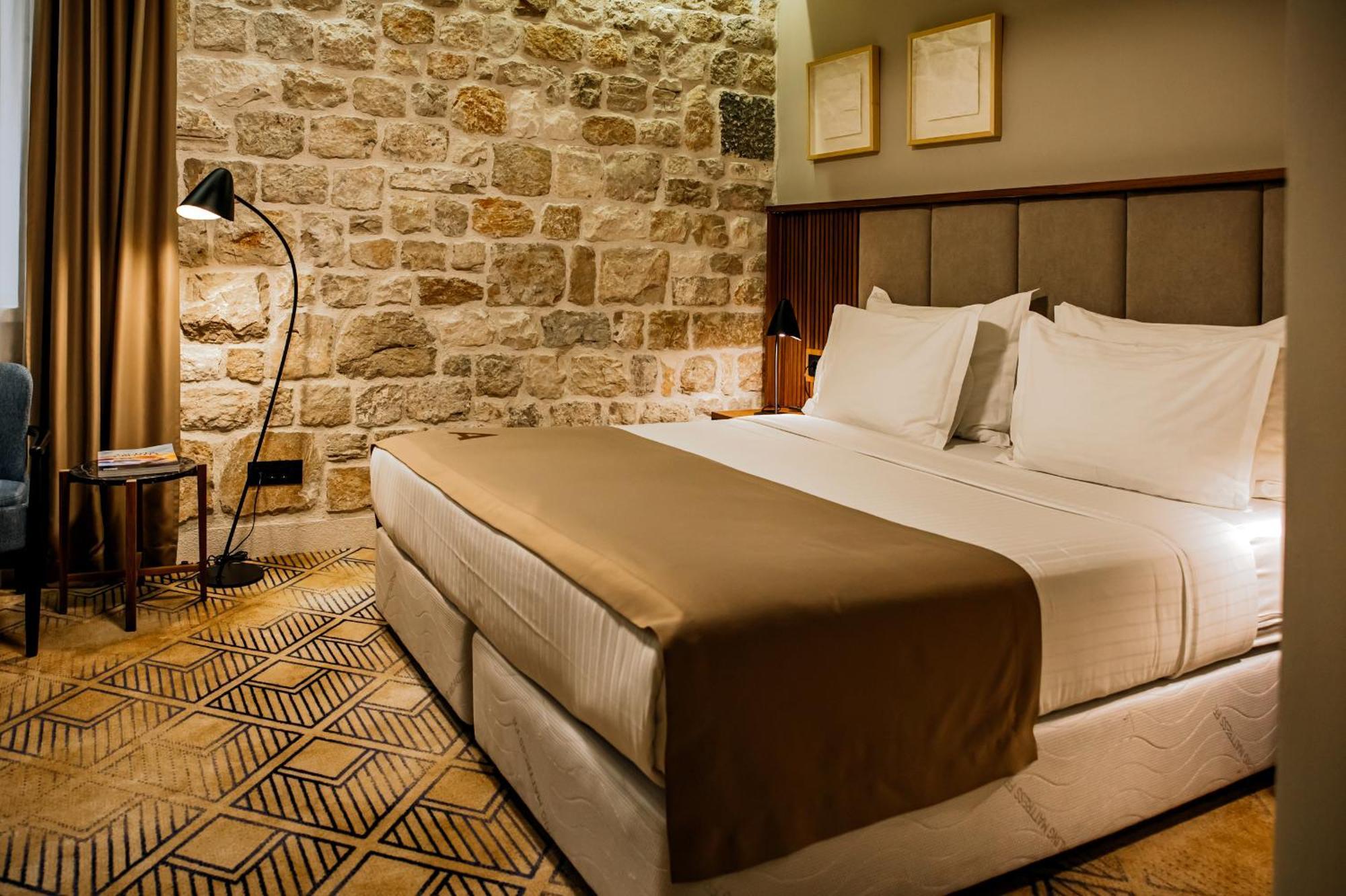 Armerun Heritage Hotel & Residences Шибеник Номер фото